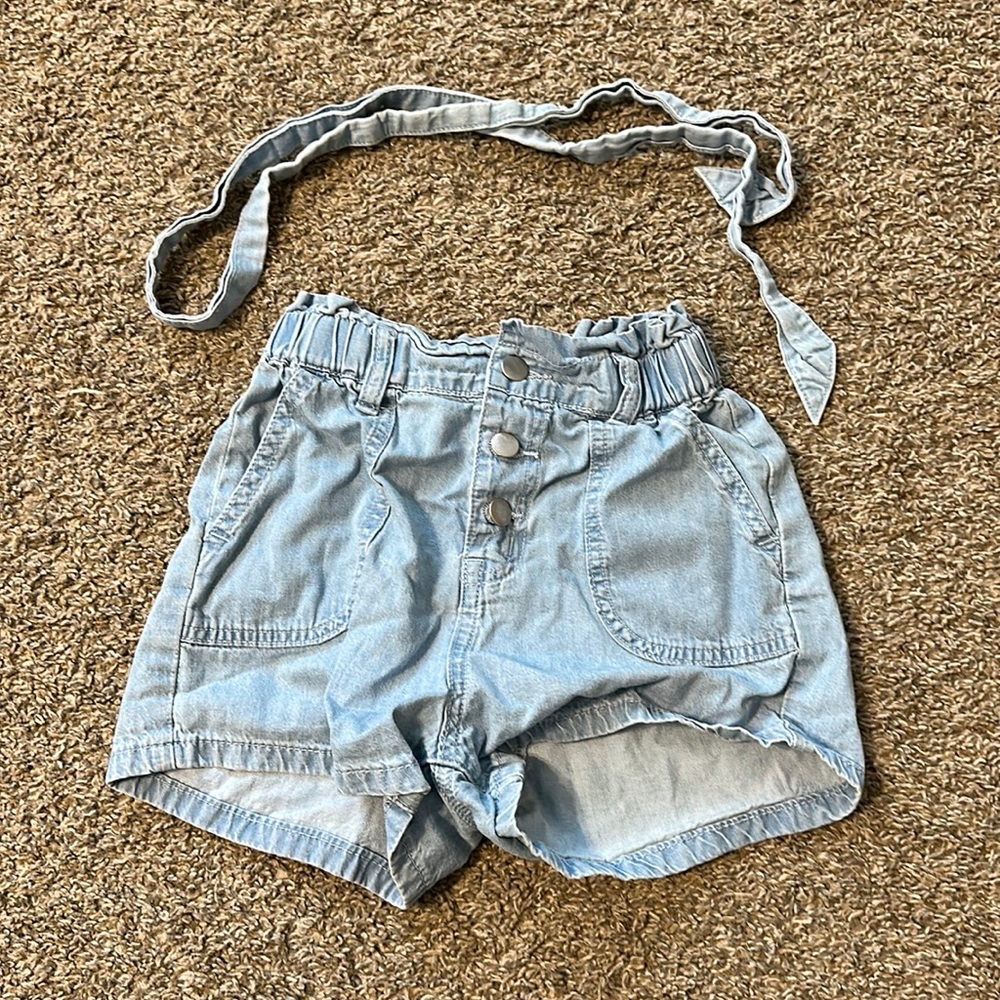 Hayden girls - Girls shorts with elastic band on waist and tie.